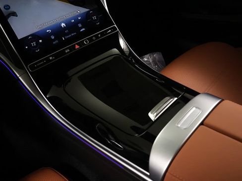 Certified 2026 Mercedes-Benz C 300 4MATIC Sedan image 23