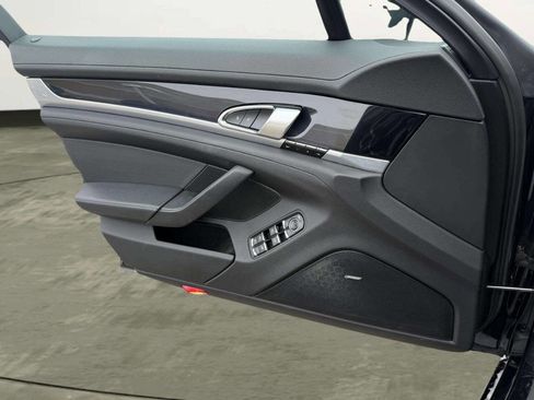 Used 2016 Porsche Panamera 4 Edition image 32