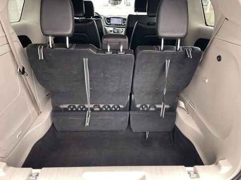Used 2023 Chrysler Pacifica Touring-L FWD image 23