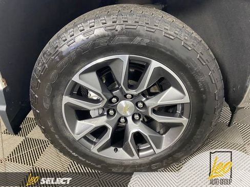 Used 2023 Chevrolet Silverado 1500 LT AWD/4WD image 32