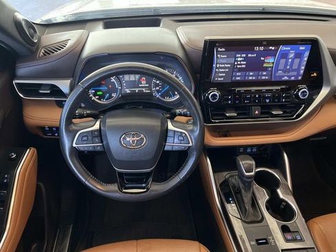 Used 2022 Toyota Highlander Platinum image 12