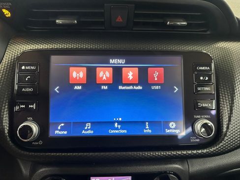 Used 2021 Nissan Kicks SV w/ Interior Electronics Package FWD image 11