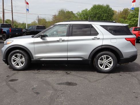 Used 2020 Ford Explorer XLT w/ Equipment Group 202A AWD/4WD image 33