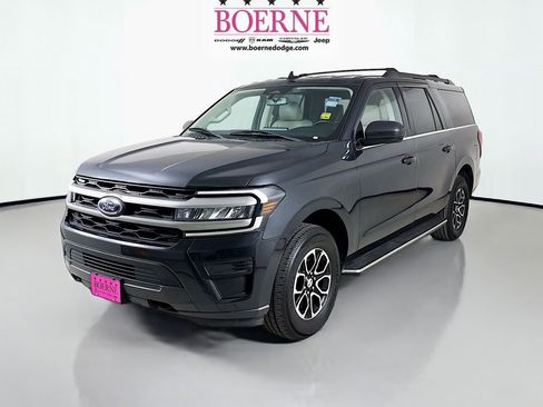 Used 2023 Ford Expedition Max XLT image 3