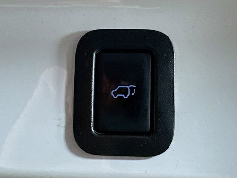 Used 2018 Toyota Highlander XLE w/ Carpet Mat Package (TMS) image 31