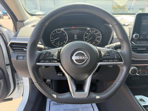 Used 2024 Nissan Altima 2.5 SR FWD image 11