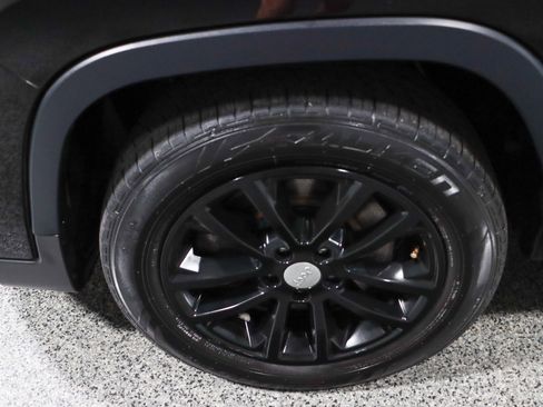 Used 2021 Jeep Cherokee Latitude Plus image 11