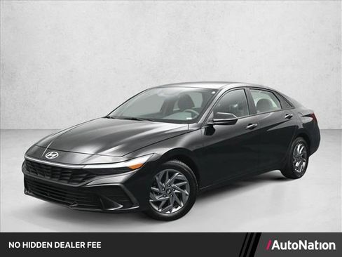 Used 2024 Hyundai Elantra SEL FWD image 1