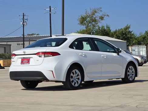 Used 2025 Toyota Corolla LE FWD image 5