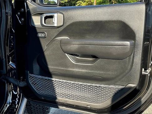 Used 2022 Jeep Wrangler Rubicon image 25