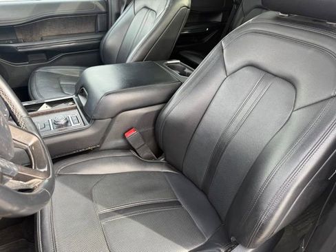 Used 2021 Ford Expedition Limited image 11