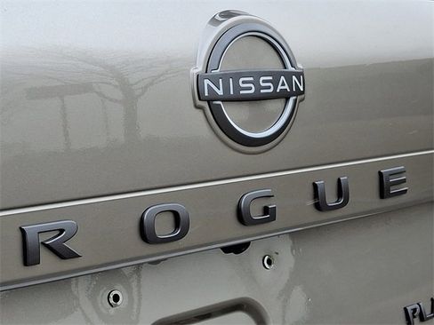 New 2025 Nissan Rogue Platinum w/ Tech Package image 19