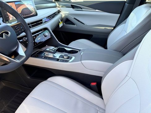 New 2026 INFINITI QX60 Luxe image 12