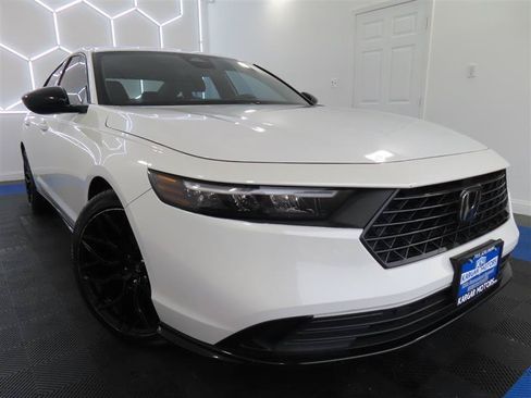 Used 2023 Honda Accord Sport image 3
