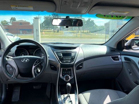 Used 2013 Hyundai Elantra GLS image 9