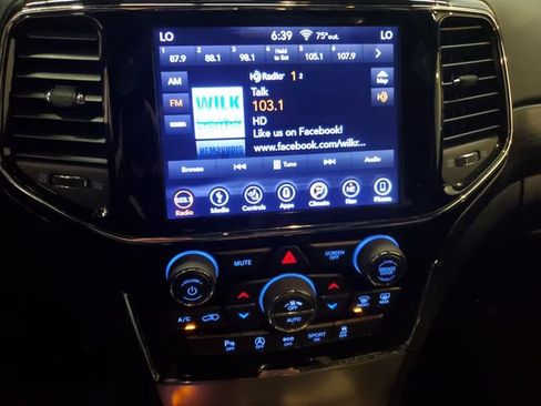 Used 2019 Jeep Grand Cherokee Altitude AWD/4WD image 18
