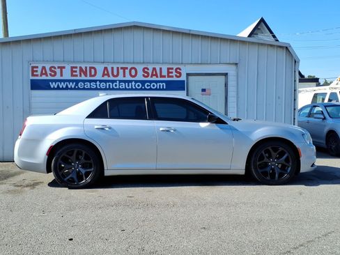 Used 2020 Chrysler 300 Touring w/ Sport Appearance Package RWD image 2