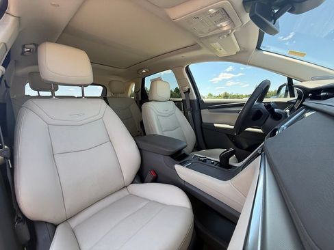 Certified 2024 Cadillac XT5 Premium Luxury w/ LPO, Floor Liner Package AWD/4WD image 32