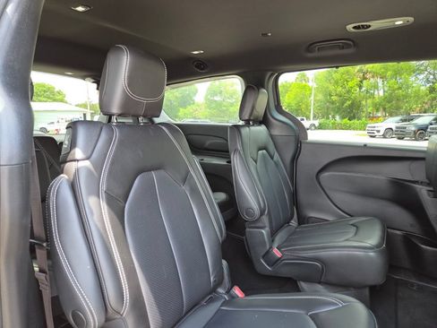 Used 2023 Chrysler Pacifica Touring-L w/ S Appearance Package AWD/4WD image 19