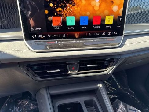 New 2026 Volkswagen Tiguan SE AWD/4WD image 23