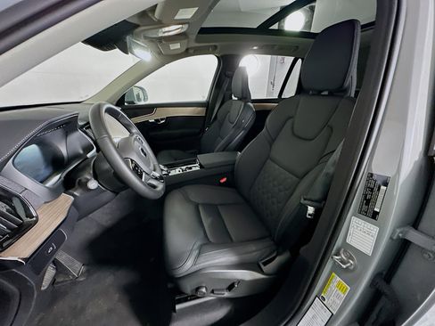 Used 2025 Volvo XC90 B6 Plus image 13