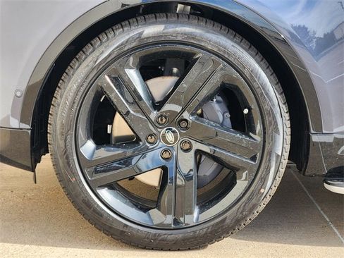 New 2026 Land Rover Discovery Limited Edition image 7