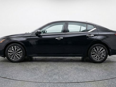 Used 2025 Nissan Altima 2.5 SV image 5