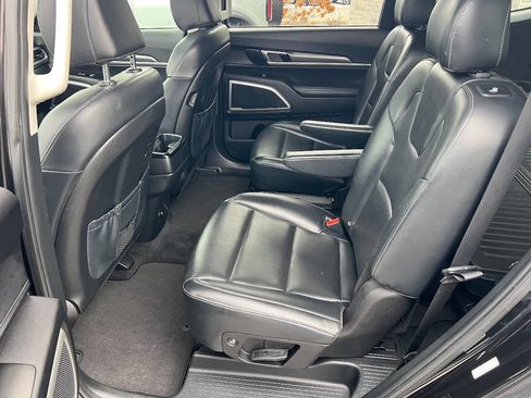 Used 2022 Kia Telluride S image 16