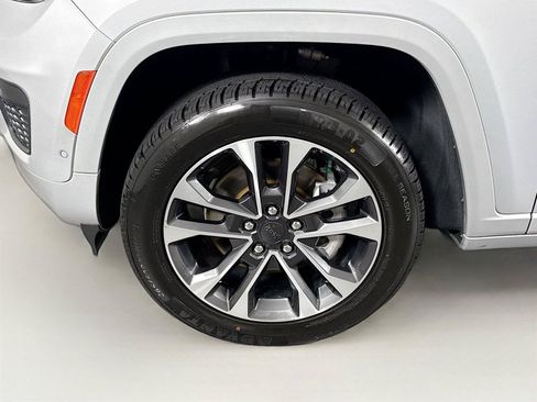 Used 2021 Jeep Grand Cherokee L Overland w/ Luxury Tech Group IV AWD/4WD image 51