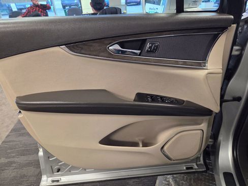 Used 2017 Lincoln MKX Reserve w/ Driver Assistance Package image 40