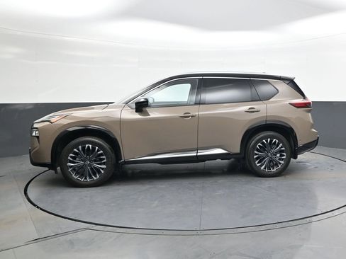 Used 2024 Nissan Rogue Platinum image 8