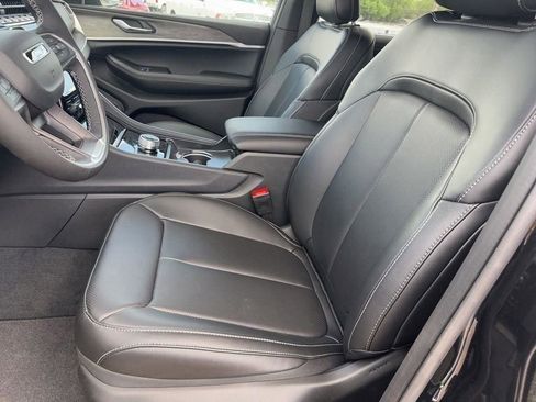 New 2025 Jeep Grand Cherokee L Limited w/ Luxury Tech Group II RWD image 17