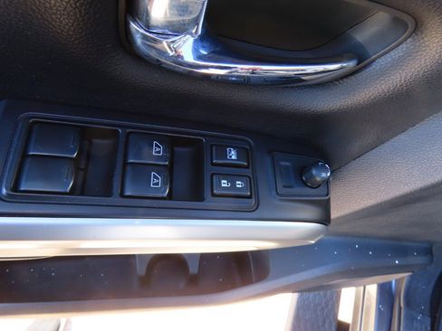 Used 2017 Nissan Titan SV image 25