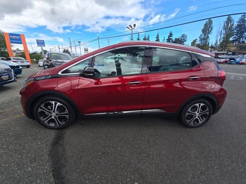 Used 2021 Chevrolet Bolt Premier w/ Infotainment Package FWD image 4