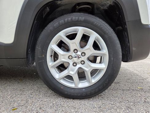 Used 2017 Jeep Renegade Latitude image 16