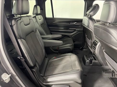 Used 2023 Jeep Grand Cherokee L Laredo AWD/4WD image 29