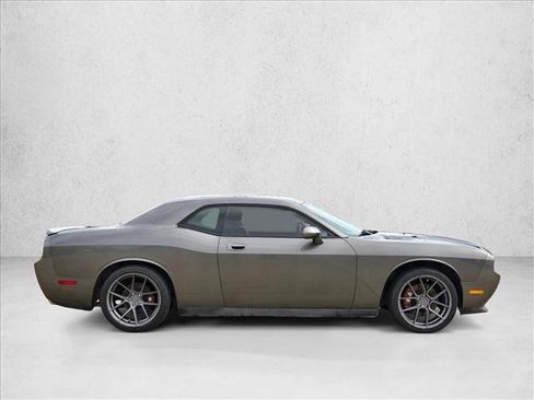 Used 2010 Dodge Challenger R/T RWD image 4