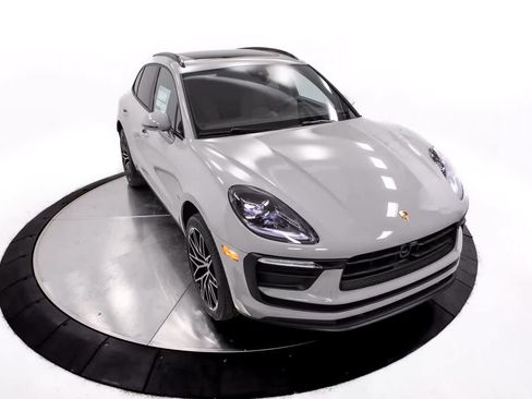 Certified 2026 Porsche Macan AWD/4WD image 22