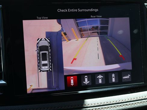 Used 2025 Chrysler Pacifica Pinnacle FWD image 21