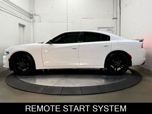 Used 2017 Dodge Charger SXT w/ Blacktop Package RWD image 6