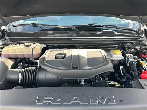 Used 2025 RAM 1500 Big Horn AWD/4WD image 32