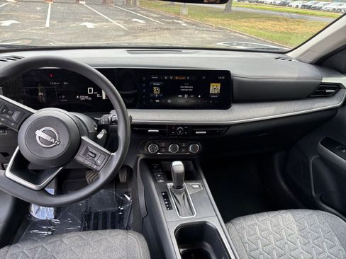 Used 2025 Nissan Kicks SV image 28