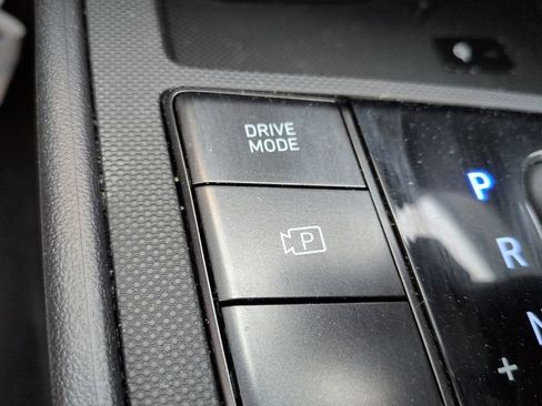 Used 2025 Hyundai Elantra Sport FWD image 23