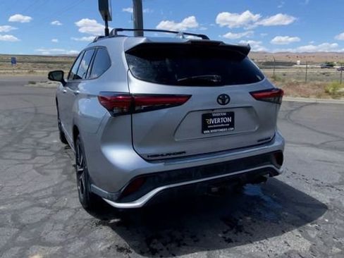 Used 2022 Toyota Highlander XSE AWD/4WD image 7