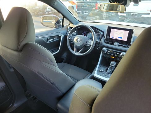 Used 2023 Toyota RAV4 SE w/ Convenience Package image 14