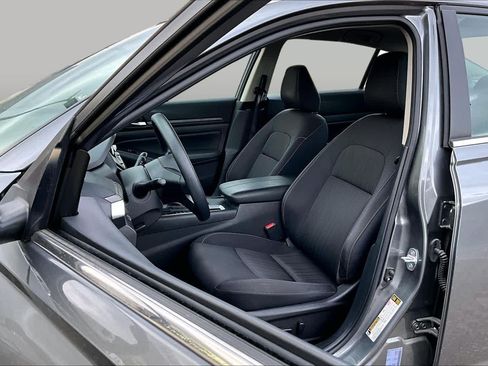 Certified 2025 Nissan Altima 2.5 SV FWD image 8