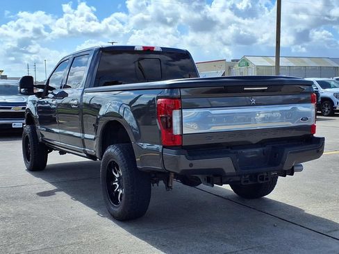 Used 2017 Ford F250 Platinum w/ Platinum Ultimate Package AWD/4WD image 4