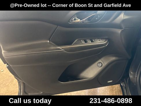 Used 2017 GMC Acadia SLT AWD/4WD image 15