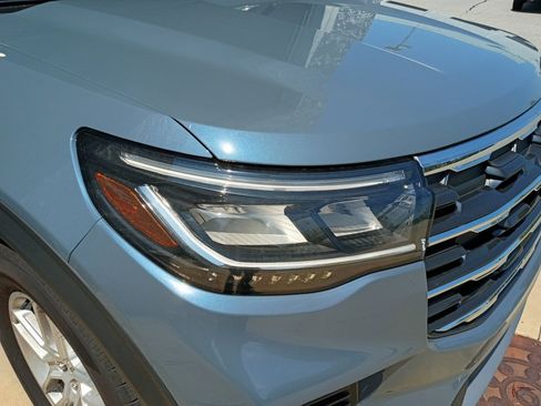 Used 2025 Ford Explorer Active RWD image 27