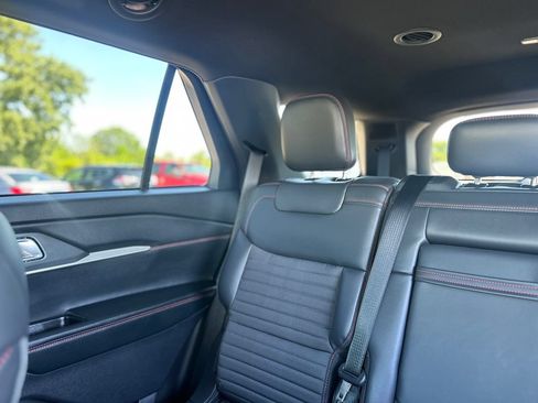 Used 2025 Ford Explorer ST-Line w/ ST-Line Street Pack AWD/4WD image 11
